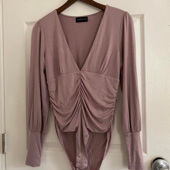 Flattering bodysuit - Picture 2 of 3